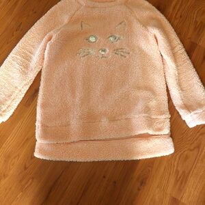 NO BOUNDARIES WOMEN'S LONG SLEEVE SWEAT SHIRT WITH A CAT FACE ON THE FRONT